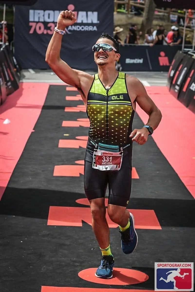 Andrea Tiberi al traguardo dell'Ironman 70.3 Andorra